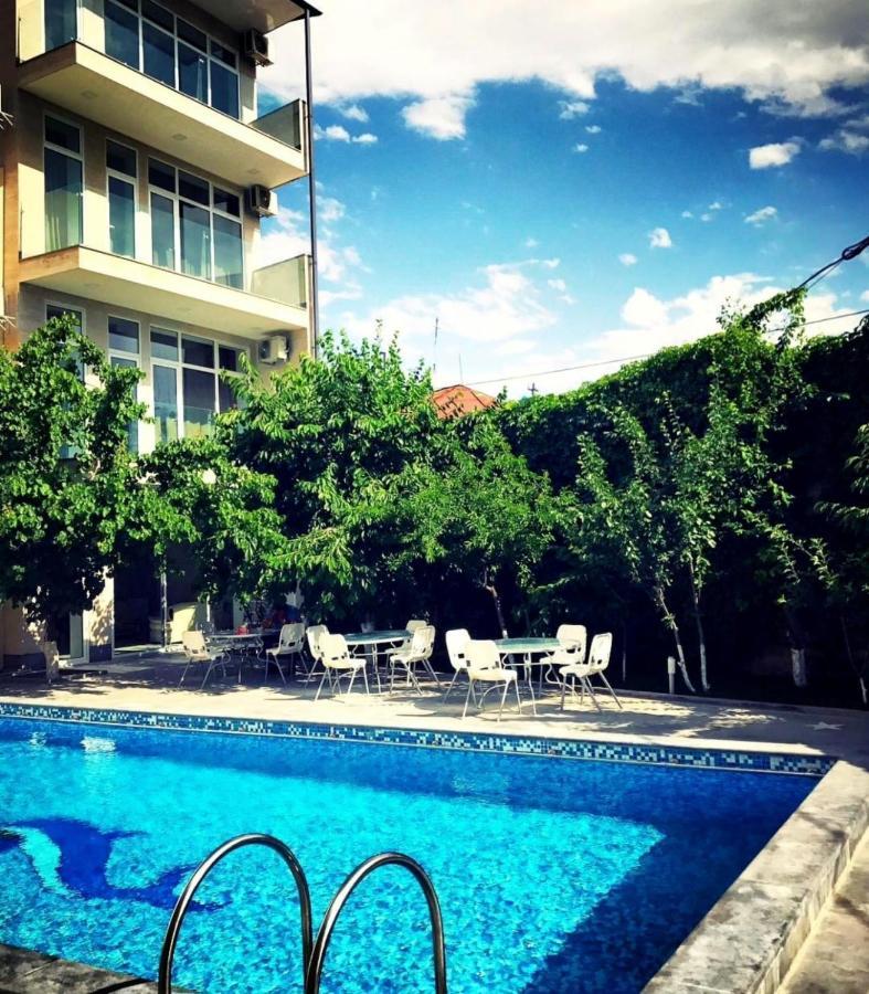 Puzzle Space Hostel Yerevan Bagian luar foto