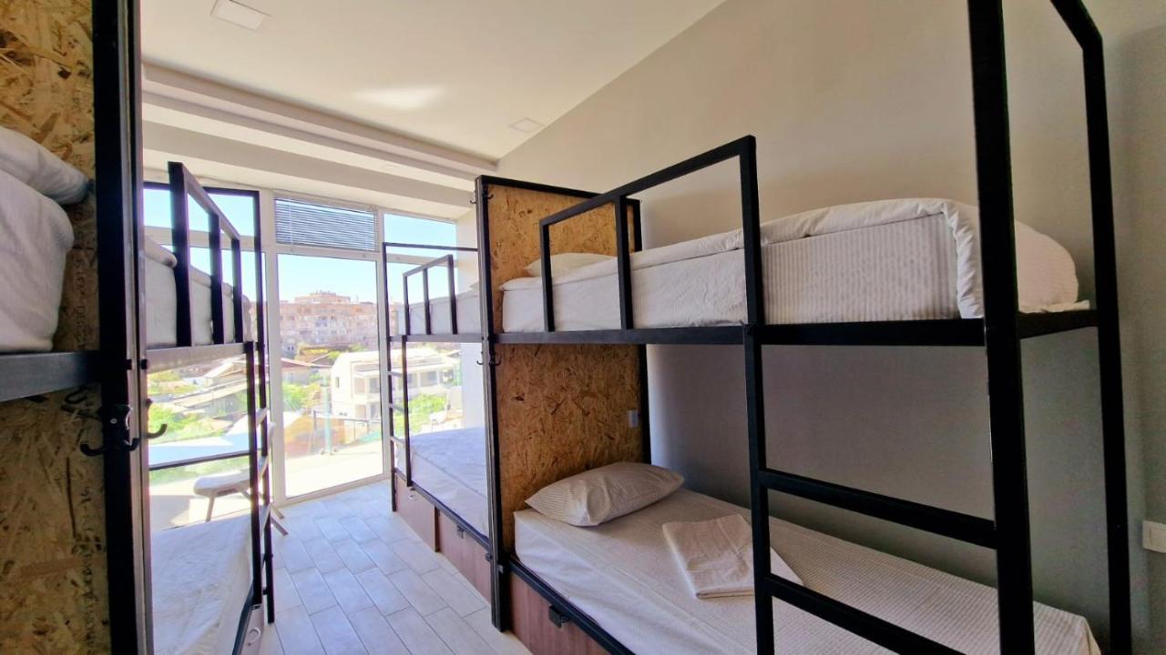 Puzzle Space Hostel Yerevan Bagian luar foto
