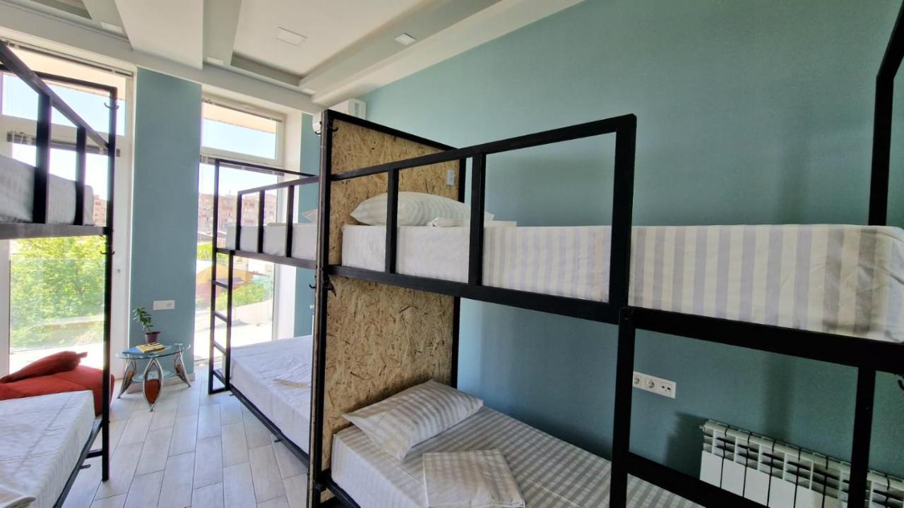 Puzzle Space Hostel Yerevan Bagian luar foto