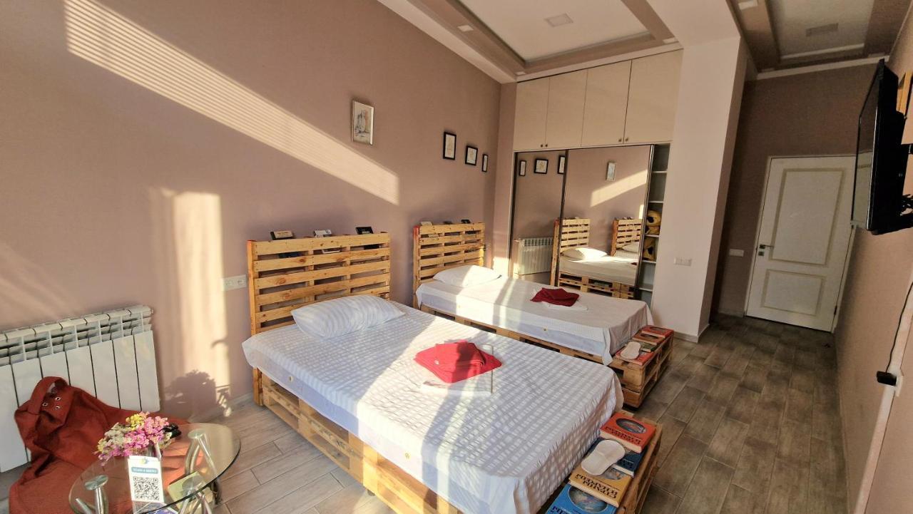 Puzzle Space Hostel Yerevan Bagian luar foto