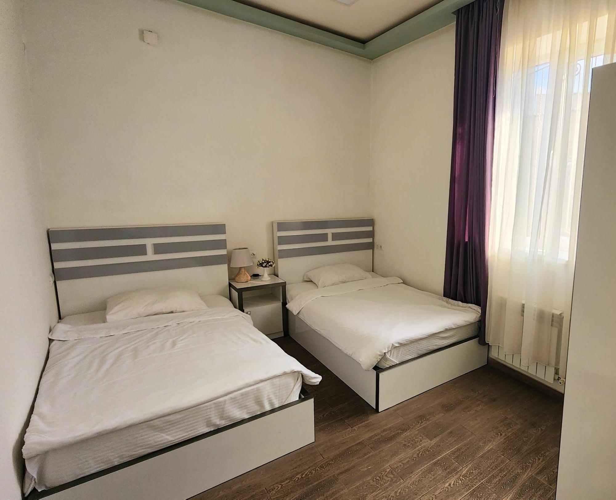 Puzzle Space Hostel Yerevan Bagian luar foto